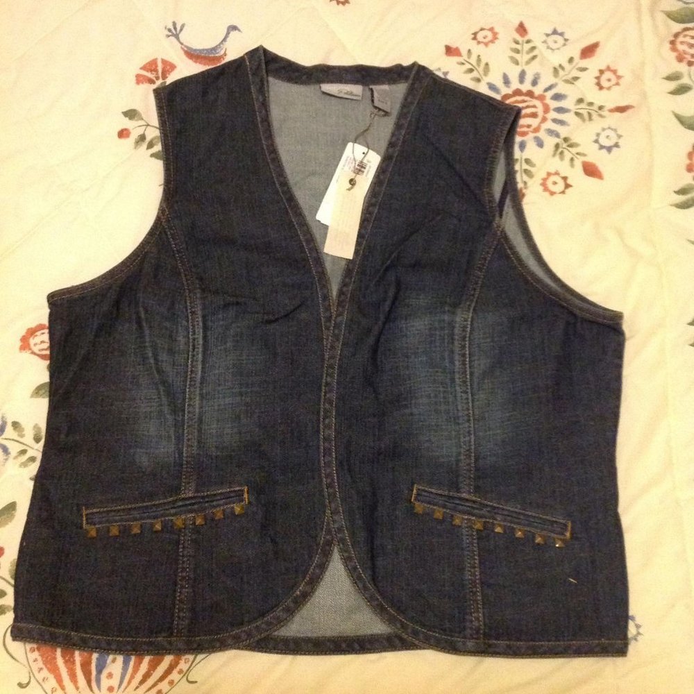 Women's Chico's Vest Size 3 NWT!